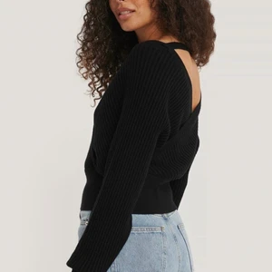 Tröja med omlott - Säljer denna nya tröja från NA-KD då den inte kommer till användning 🌸 Skriv för fler bilder, ny pris är 349:-