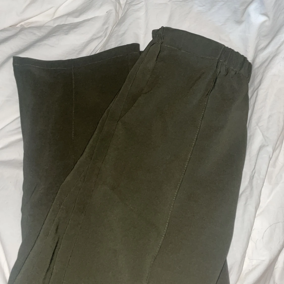 Kostymbyxor med slits