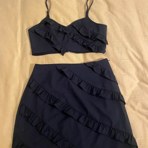 Pretty little thing Svart kjol och top set storlek S - Pretty little thing svart kjol och top set.  Storlek S  Köpte som sampel  Helt ny  Har aldrig använt 