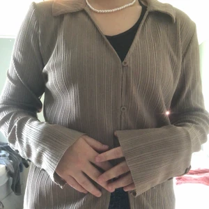 Skjorta från gina stl M - Knappt använd skjorta från gina tricot