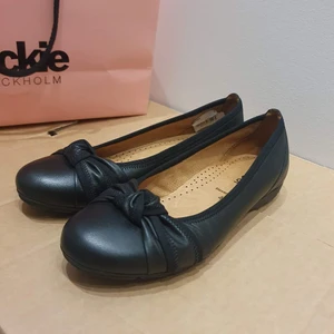 Gabor cheryl bow - Storlek 37 ordinariepris  499  Använda 2 gånger  