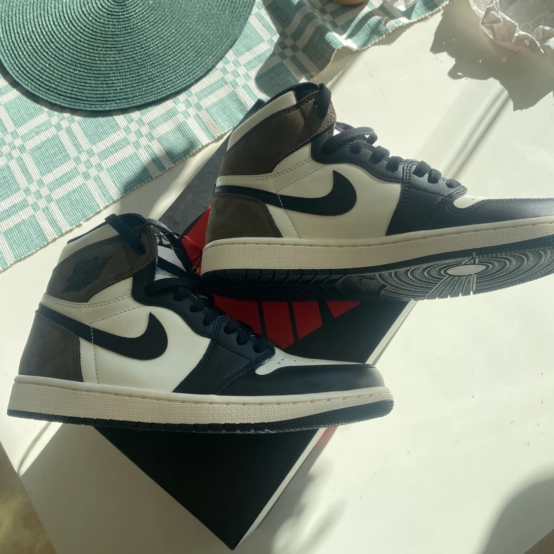 Air Jordan 1 Retro High Dark Mocha - 90