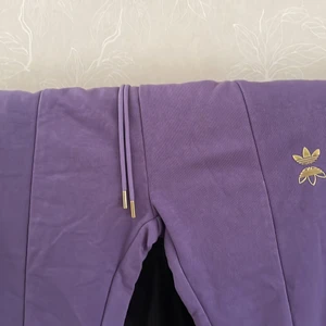 Adidas byxor - Ny med etikett, felköp, är för stor för mig