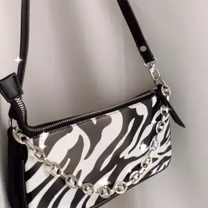 Snygg handväska med zebramönster 🦓 Onesize 