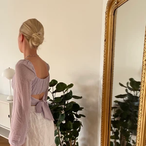 Oanvänd topp - Superfin blus från nakd som dessvärre aldrig använts, lapparna finns kvar! Kan hämtas i Telefonplan alternativt fraktas och då står köparen för frakt 🌸