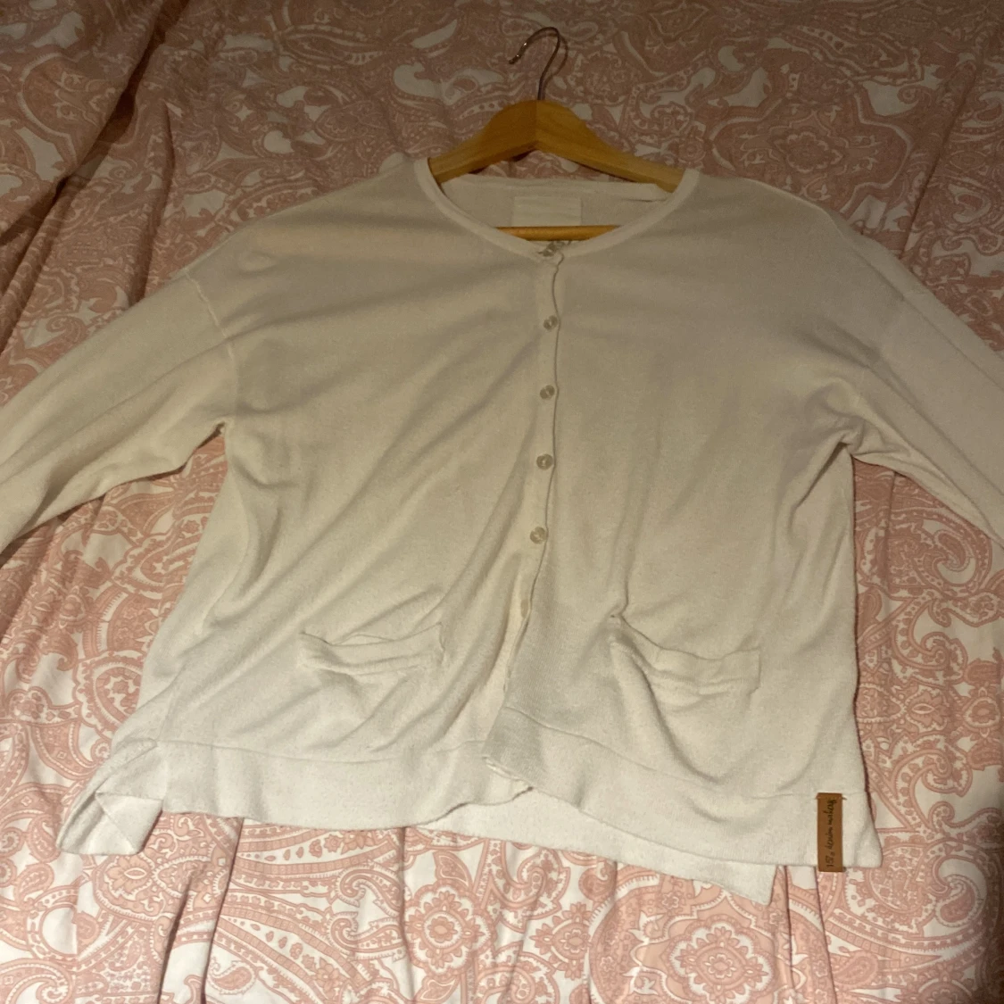 vit knäpptröja - 90