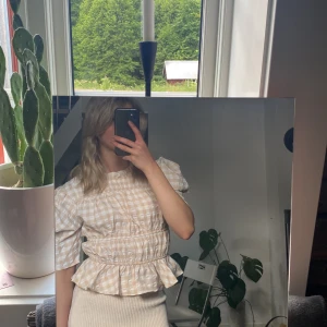 Blus  - Använd ett fåtal gånger, som ny.🤍 finns ej kvar på hemsidan men kan prisjustera 