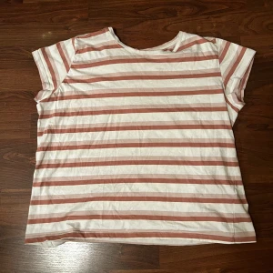 Randig tshirt  - Storlek S