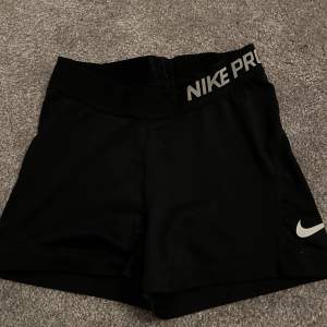 Säljer dessa Nike PRO shorts i storlek XS! Köparen står för frakten❣️