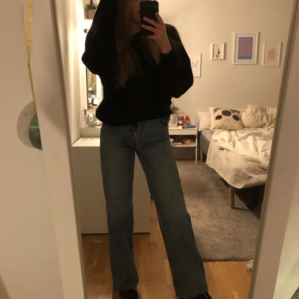 Skitsnygga jeans från Zara använda 1 gång. 150kr+frakt. Strl 36. Jeans & Byxor.