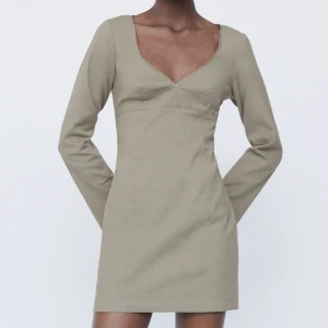 Klänning  - Helt oanvänd från zara🥰