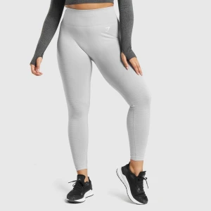 Gymshark vital seamless tights - Använda ett fåtal gånger, alltså som nya! Skulle säga att dessa passar S och mindre M 🤗färgen är som första bilden!  Köp direkt för 250+frakt!!!