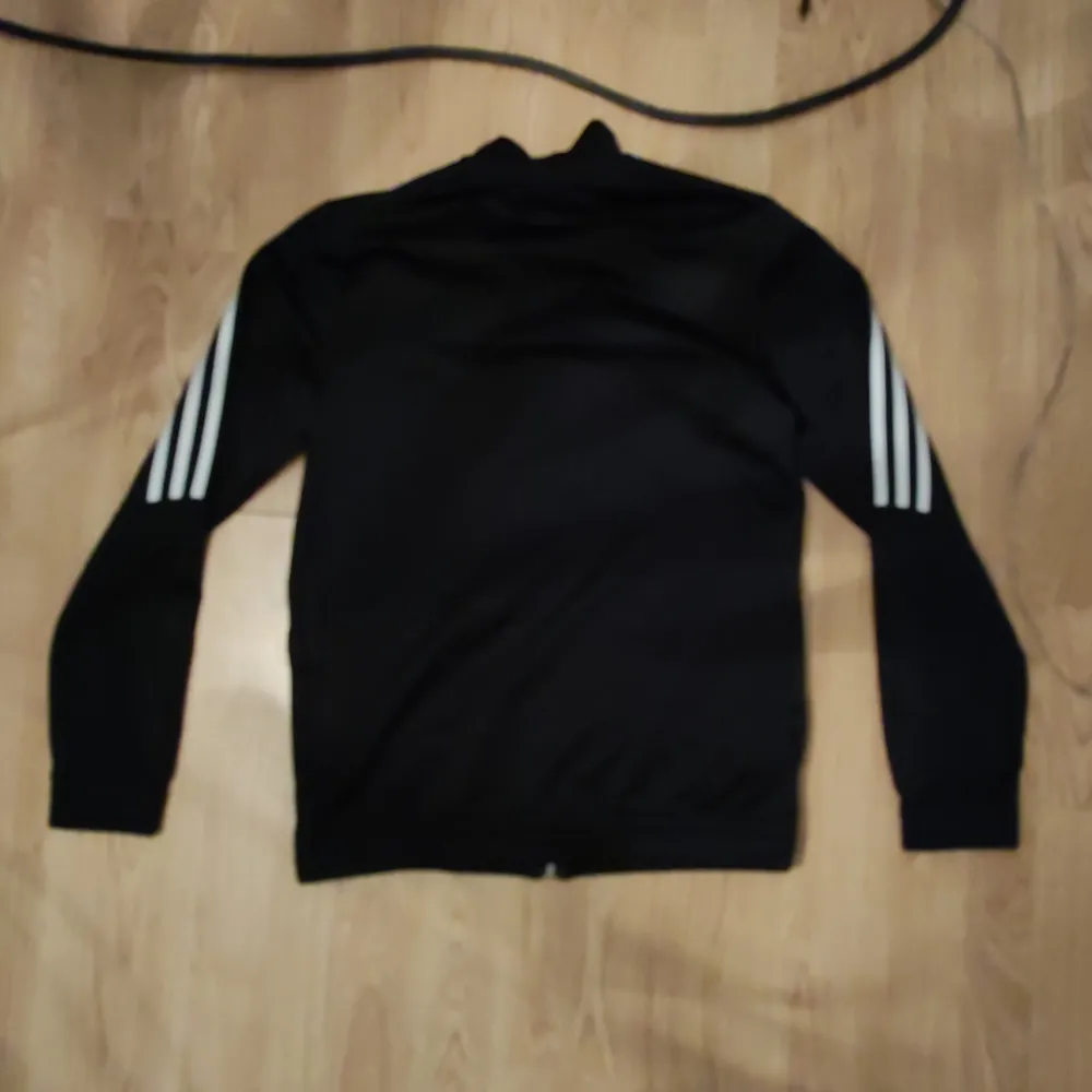 Tröja barnstorlek 158/164 adidas. Hoodies.