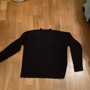 Svart tröja från stadium  - Svart tröja från stadium (likadan som den gråa fast svart) 