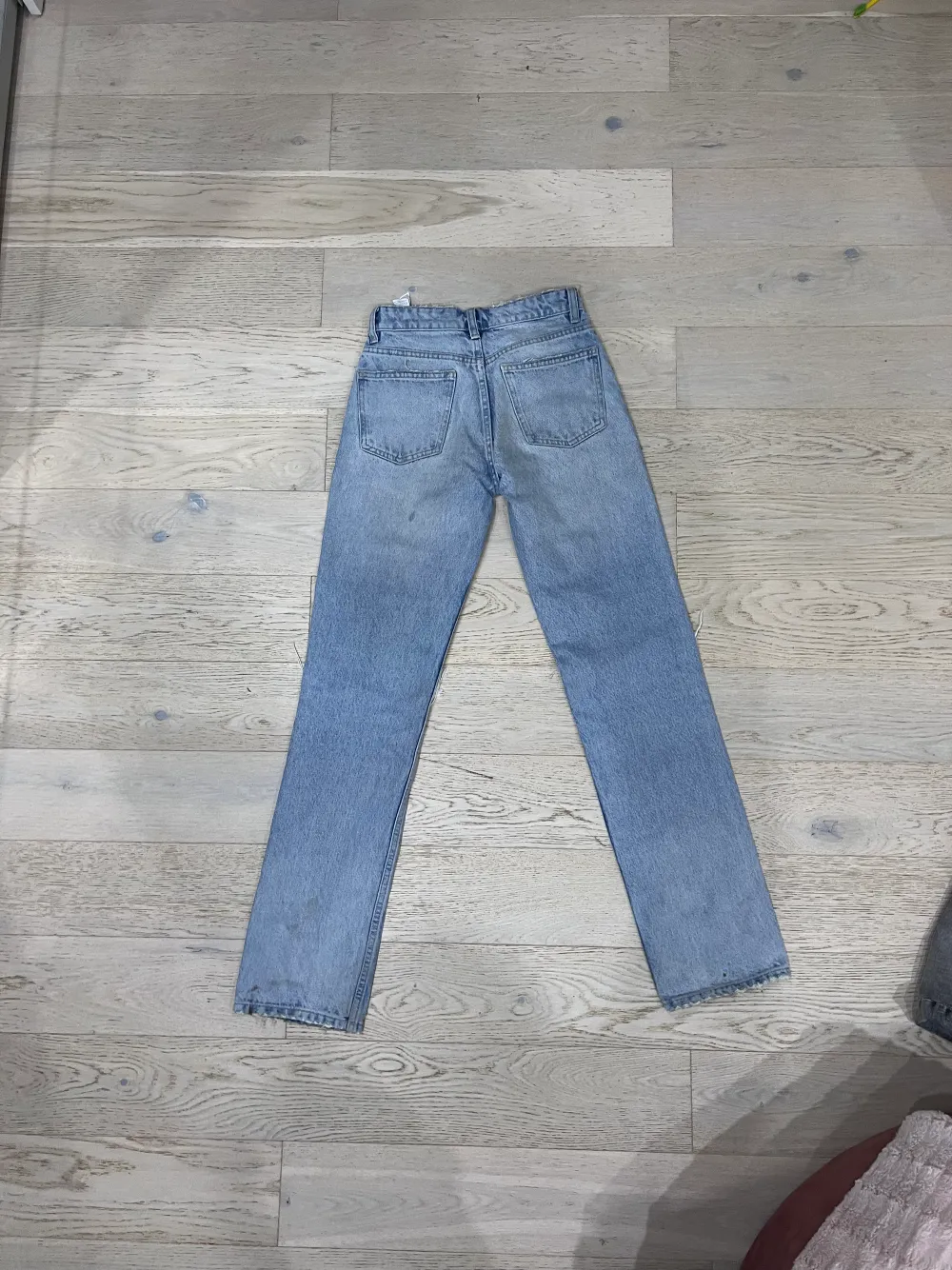 Fina jeans i ett bra skick, använda ca 2-5 ggr.. Jeans & Byxor.