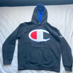 Supreme x Champion hoodie från 2017 Väldigt bra kvalite men blivit tvättat en del gånger