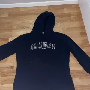 Ck  - Denna Huddi är köpt föra julen så den är använd sirka 5-6 gånger  