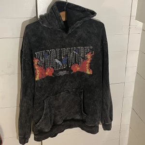 Rhinestone - As dope oversized rhinestone hoodie i charcoal. Jätte fint skick använd få tal gånger storlek M 