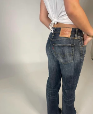 Levi’s 527 vintage - Jättefina lågmidjade, bootcut jeans från levis i nyskick. Jag köpte dom från denim studio men dom var lite för stora för mig. 