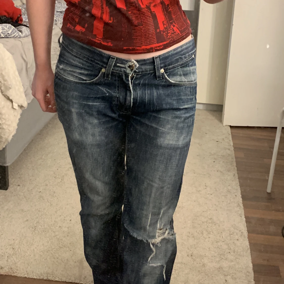 Mörkblå lågmidjade jeans