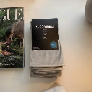 Kuddfodral aldrig använda  - Köpt och sen inte orkat lämna tbx… se måtten på paketen! Från Mio båda två 20 för det blåa och 90kr för det beiga