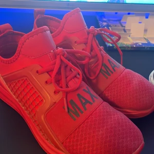 Max Nike skor - Storlek 42.5 ej använt mycket  Ord pris. 1300kr  Säljer för 500