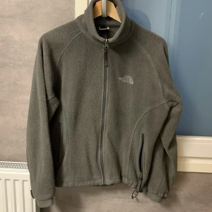 The north face fleece - Mysig mörkgrå fleecetröja bra skick 