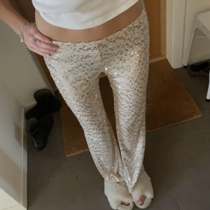 Glittriga byxor - Världens snyggaste glittriga byxor från h&m, använda en gång❤️