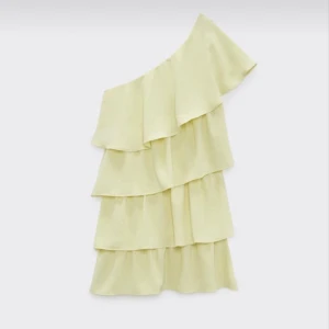 Zara klänning - Intressekoll på slutsåld klänning från zara i S, som var extremt eftertraktad förra sommaren <3