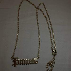 Super gulligt halsband med texten ”princess” har inte använts då de inte är min stil, pris går att diskutera, gratis frakt❣️