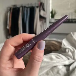 Aldrig använd! Lila liquid eyeliner