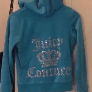 Juicy kofta💙 - Blå juicy couture kofta i storlek S💙 Skriv på dm för fler bilder och om ni är intresserad. 199kr + 69kr frakt💙 