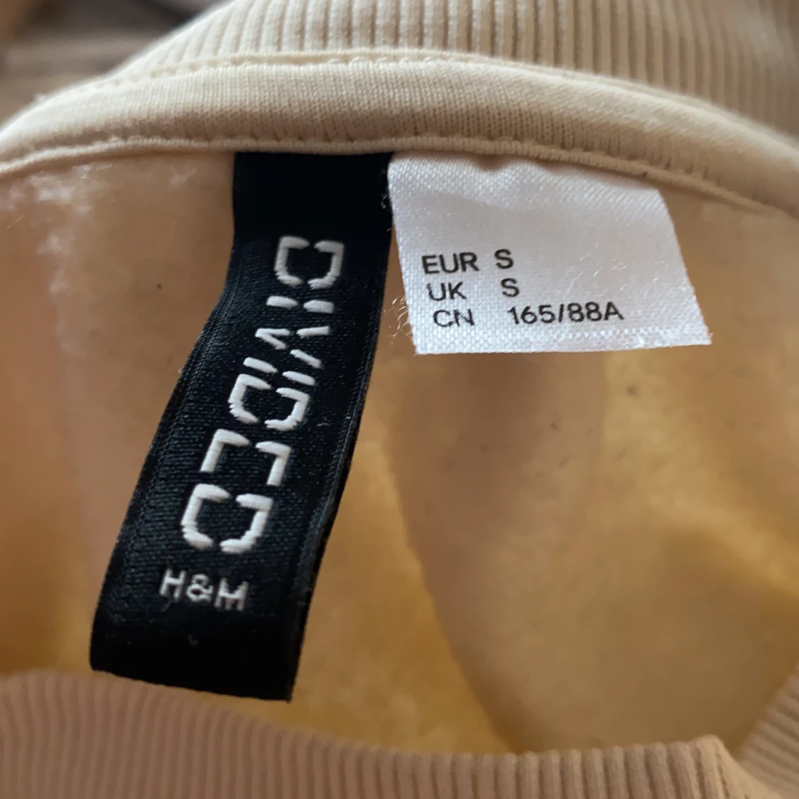 ljus beige sweatshirt  - 90