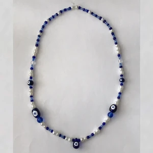Evil eye halsband - Handgjort evil eye halsband som passar perfekt till sommaren! Frakt ingår i priset! Har du någon fråga är det bara att skriva :)