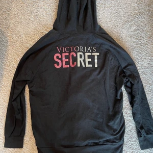 ❗️Victoria’s secret kofta❗️ - 💕Säljer denna koftan då jag inte använder den längre. Tröjan är i storlek M💕