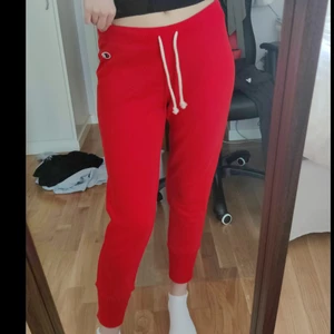 Mjukisbyxor - Ett par mjukisbyxor från champion som inte kommer till användning för dem är för små