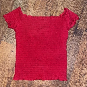 T-shirt - Har blivit för liten och endast använd på en julafton så i bra skick💕 frakt tillkommer 