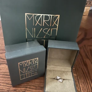 Maria Nilsdotter  - Säljer min as coola Maria Nilsdotter ring❤️ Den är i toppen kvalite och är nyputsad🥰 