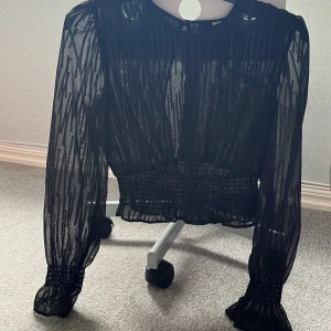 Fin fest blus - Jättefin festlig blus från bikbok! Köpt begagnat!