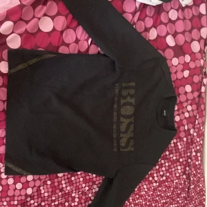 Hugo Boss Svart Tröja - Storlek: M Tröjan är oanvänt i jättebra skick