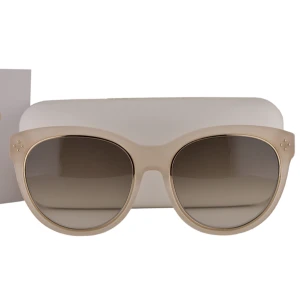 Chloé Solglasögon  - Solglasögon från Chloé, superbra skick, inga repor eller liknande då jag endast använt dessa en gång. Har tyvärr inte orginalfodralet till solglasögonen. Modellen heter ”Chloé CE690S”