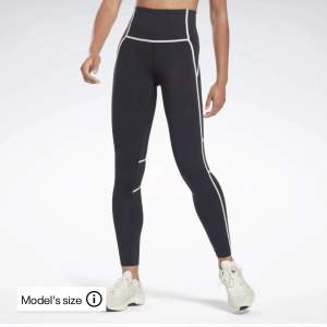 Lux High-Waisted Colorblock Tights Reebok  Storlek : Medium  Pris 400,- 