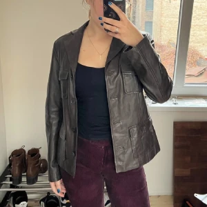 Brun Läderjacka  - Säljer denna fina läderjacka! Jackan är i fin sick❤️