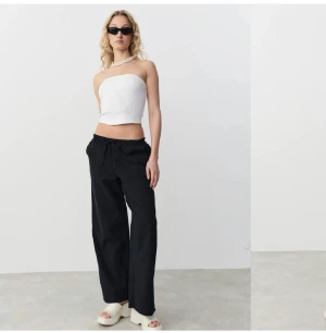 Gina linnebyxor  - Gratis frakt! Säljer slutsålda linnebyxor aldrig använda. Antigen byta mot helt nya xs eller sälja för  bra pris. Skriv innan ni köper !!💕450 med gratis frakt