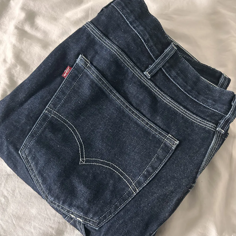 Hej, säljer dessa feta Levis Carpenter Jeans som jag gjort lite vidare för bättre flow. Köptes förra hösten använda några gånger . Jeans & Byxor.