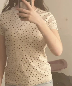 Prickig t-shirt - Väldigt fin och perfekt till sommarn