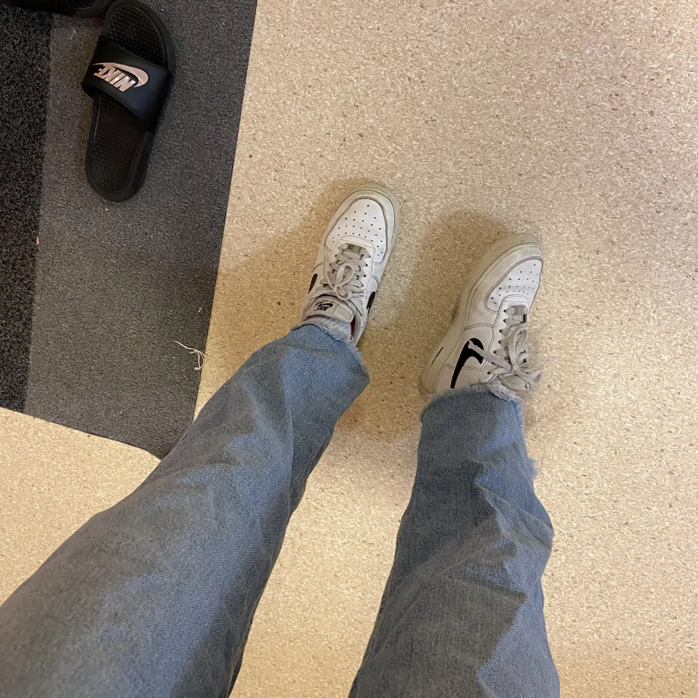 Jeans från lager 157 i storlek XS-S och jag är 168 och de är för korta på mig. Fint skick🌟. Jeans & Byxor.