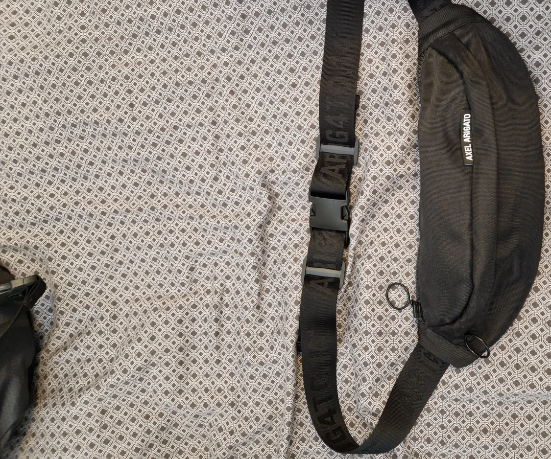 Axel Arigato crossbody bag/midjeväska