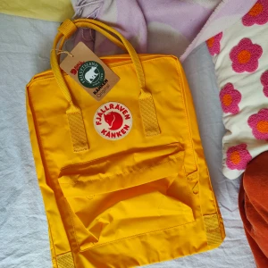 Ny Kånken fjällräven - Säljer en sprillans ny Kånken pga dubbla uppsättningar 🥹🫶🏼