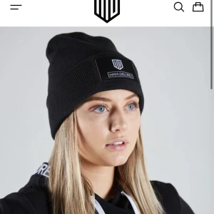 Maya delorez mössa - Mössan är använd ett par gånger men fint skick. Pris kan diskuteras vid snabb affär